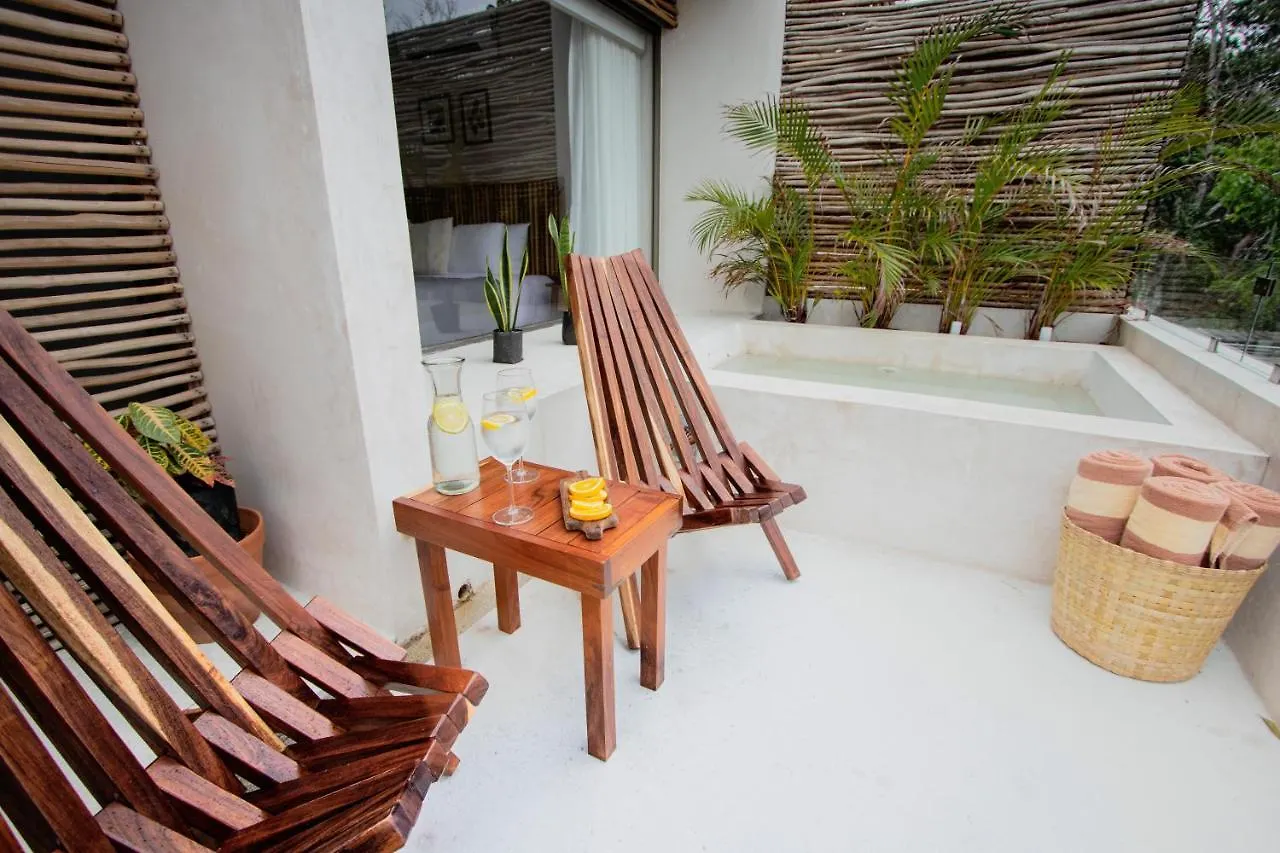 Spacious 2Br Apt - Wide Balcony W/Tub & Yoga Deck トゥルム